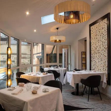 Hotel Logis Du Cheval Blanc 4*