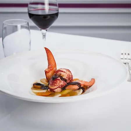 酒店 Logis Du Cheval Blanc 4*