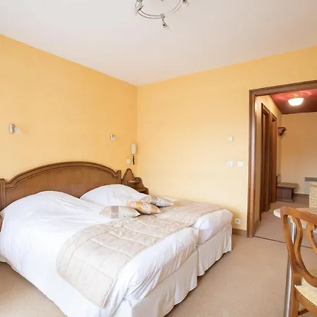酒店 Logis Du Cheval Blanc 4*